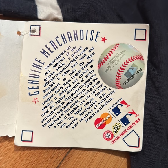 Women’s scoop bottom quarter sleeve size medium. New with tags - Picture 7 of 7